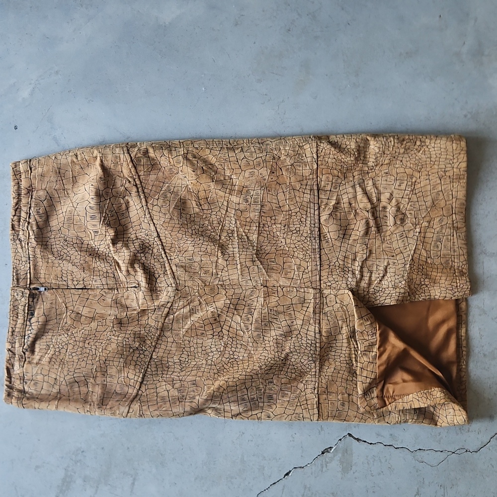 Leather Suede Crocodile Print Brown Tan Textured Midi Skirt Partial Zip & Snap - Picture 7 of 10